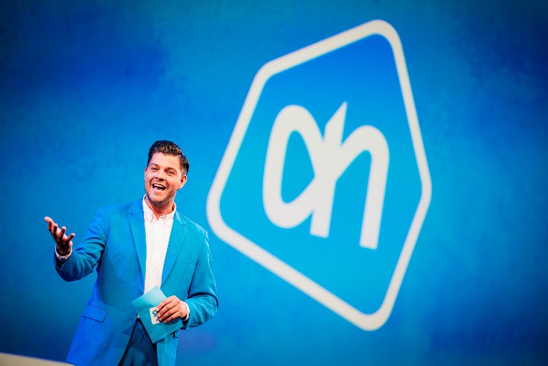 Albert Heijn Conference 2024: Arvin talking on the stage in Nieuwegein