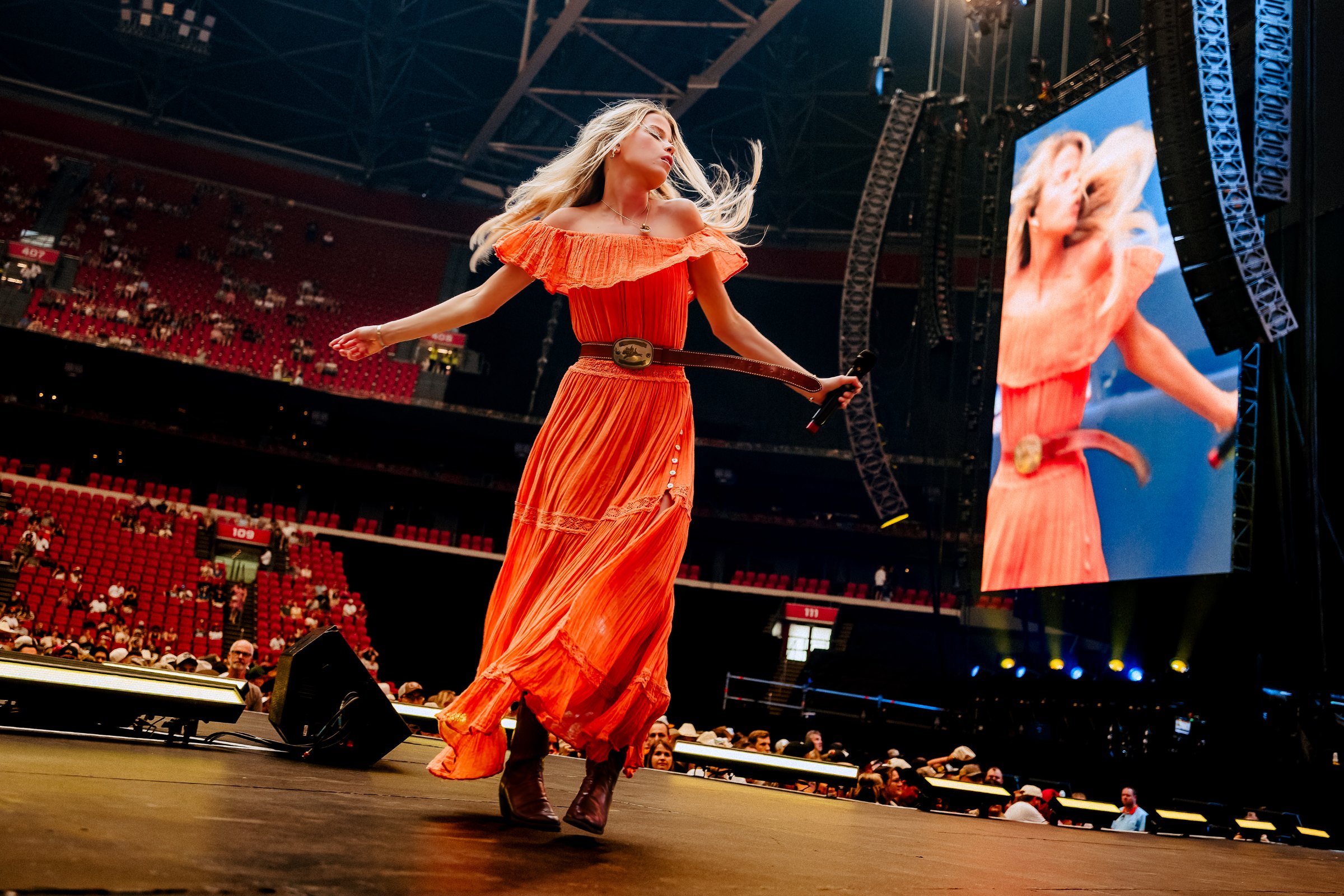 Luke Combs - A'dam Arena event photography
