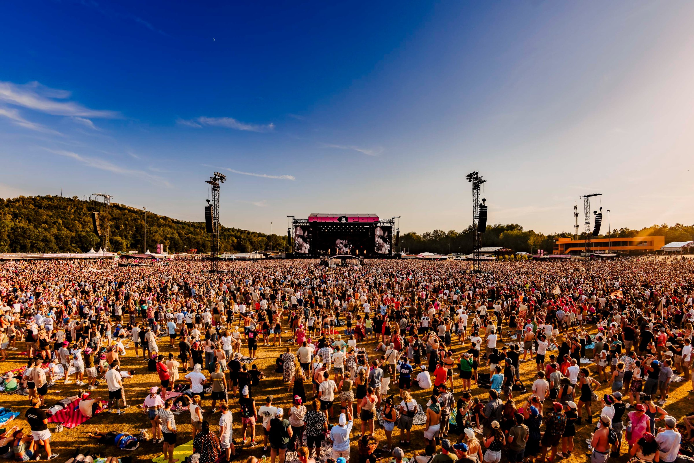 Pinkpop Festival 2026: wide shot of the stage and the crowd in Landgraaf