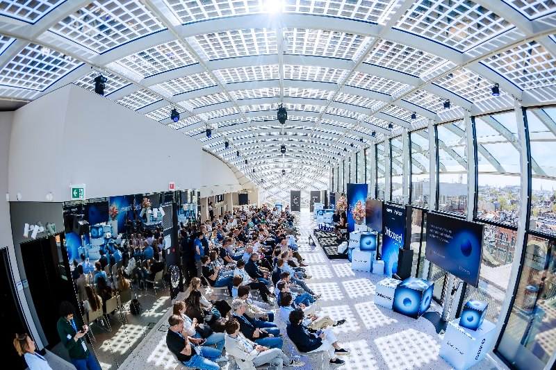 Sendcloud Unboxed 2026 2026: wide view of the main stage in Amsterdam