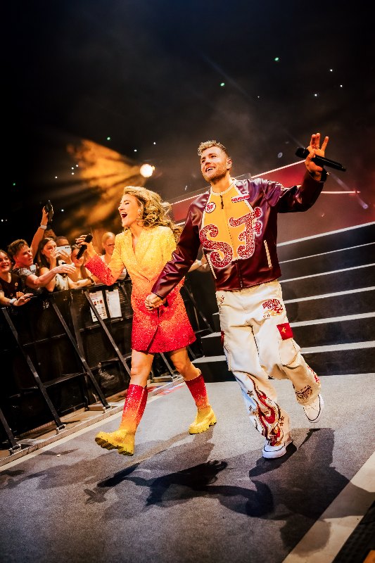 Suzan. & Freek Gelderdome 2025: Suzan & Freek opening van hun Arena Gelredome Show