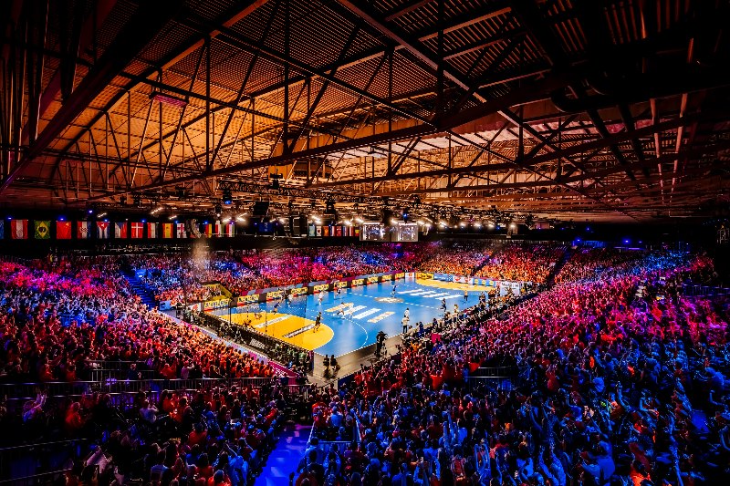 WK Handbal '25 2025: wide view of the main stage in Ahoy