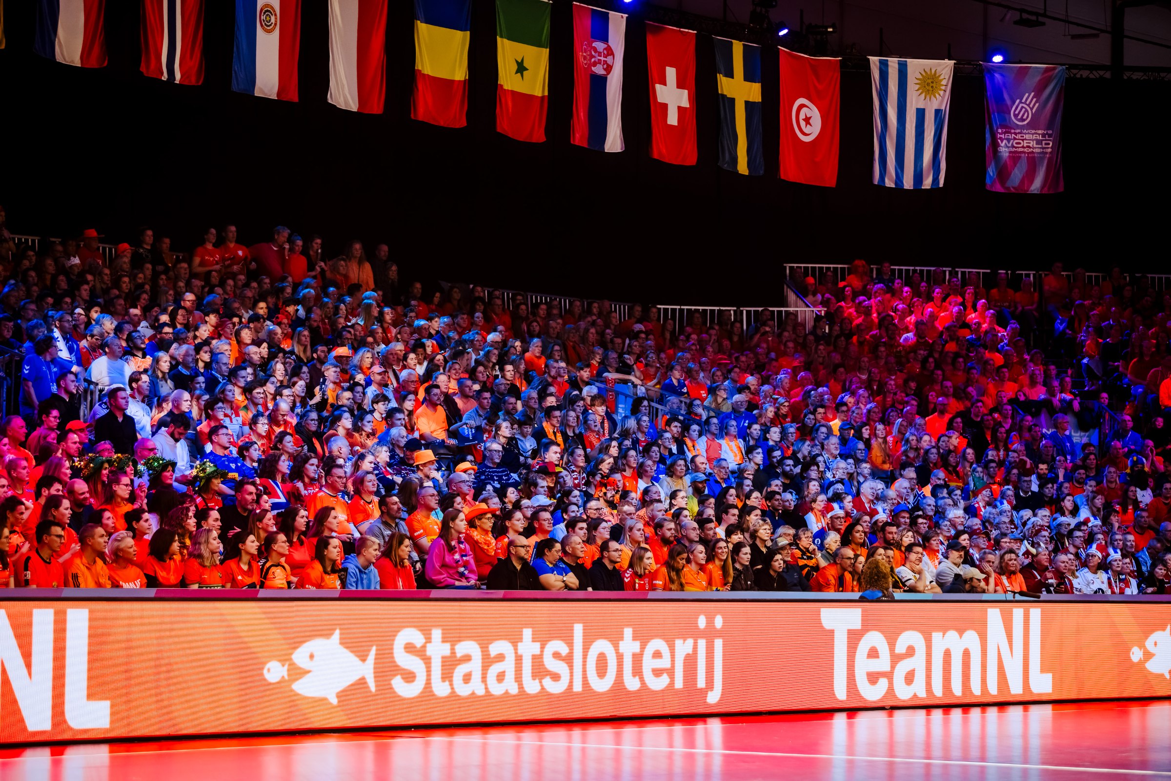 WK Handbal '25 2025: wide shot of the stage and the crowd in Ahoy