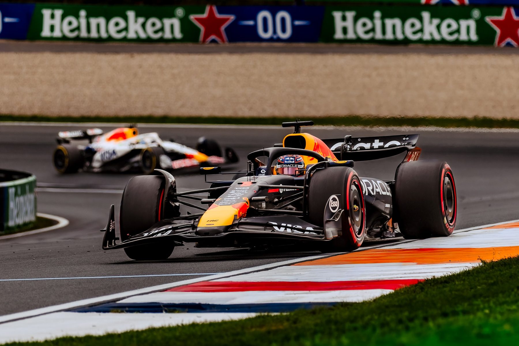 Formula 1 car taking a corner at the Dutch Grand Prix in Zandvoort